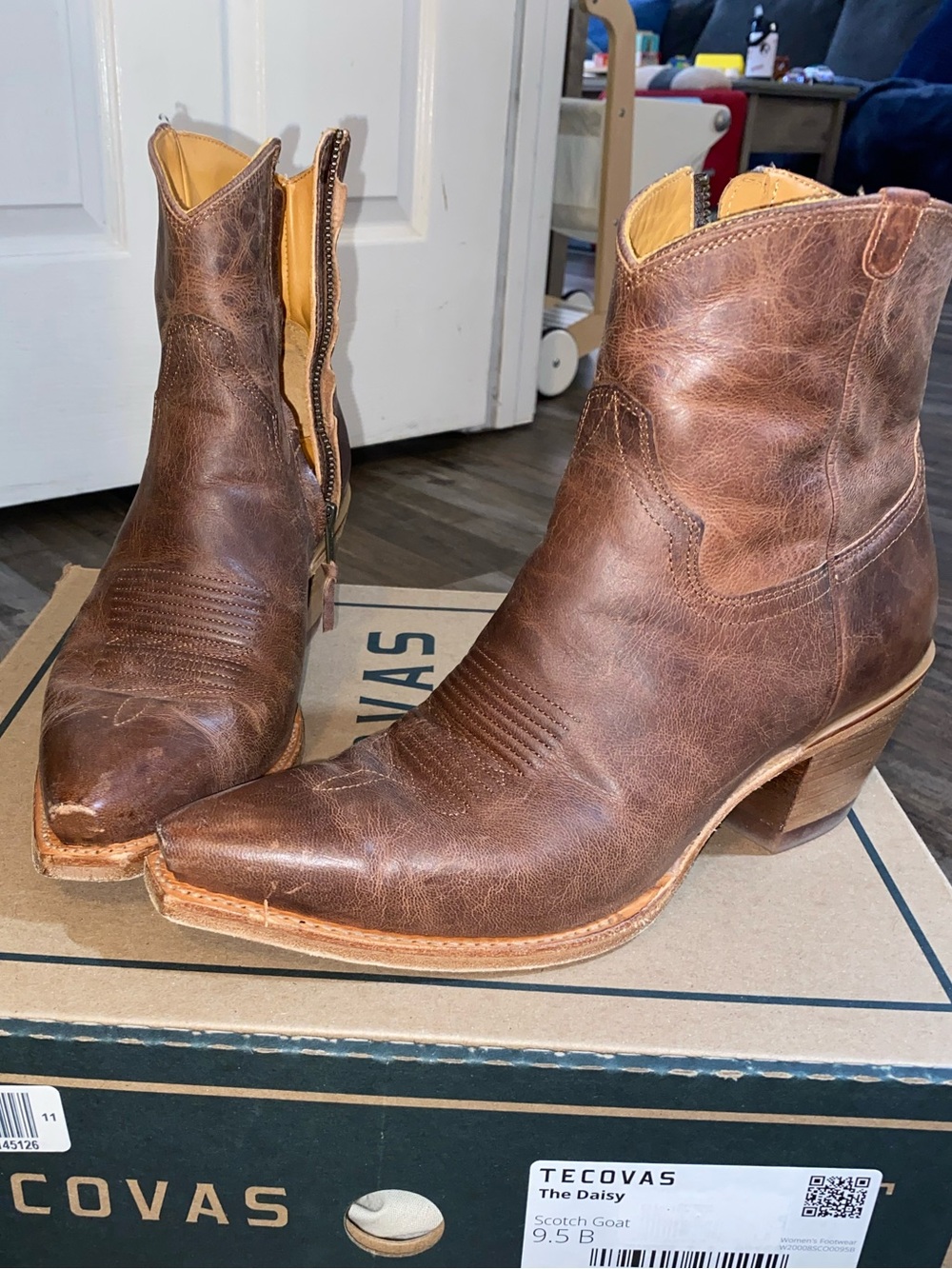Tecovas Daisy booties